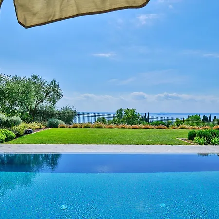 فيلة Villasgarda -