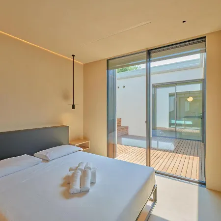 Villa Villasgarda - *