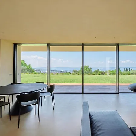 Villa Villasgarda - *