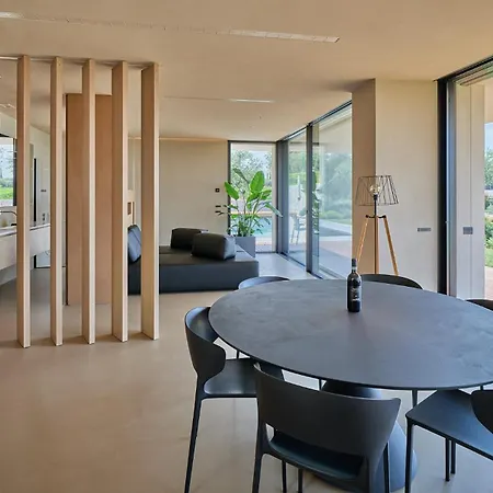 Villa Villasgarda - *