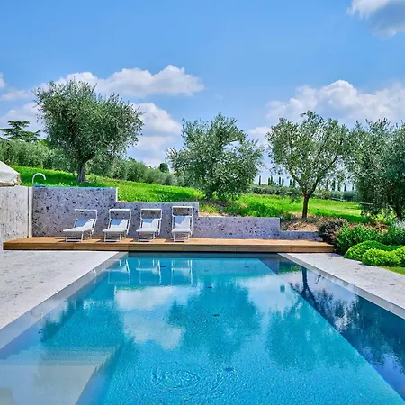 Villa Villasgarda - *