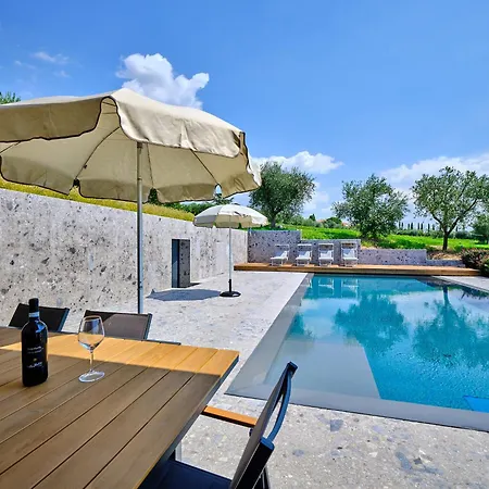 فيلة Villasgarda -
