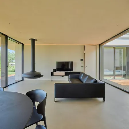 Villa Villasgarda - *