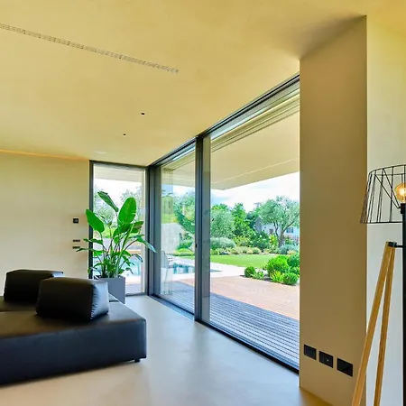 Villa Villasgarda - *